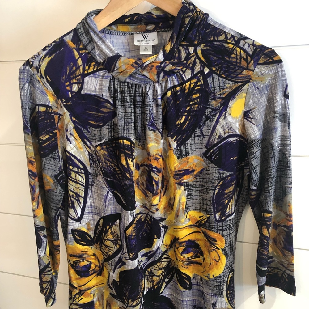Three-quarter sleeve light-weight dress shirt